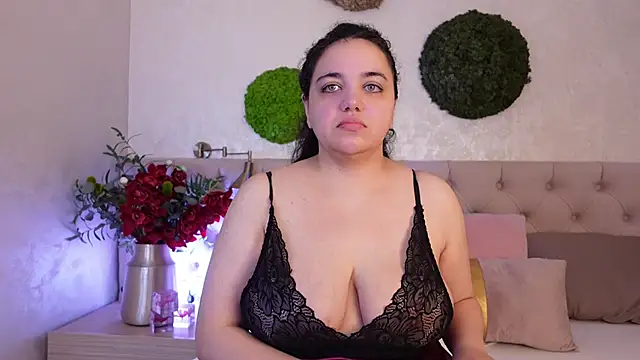 MoniqueJade online show from December 16, 2025, 7:18 pm