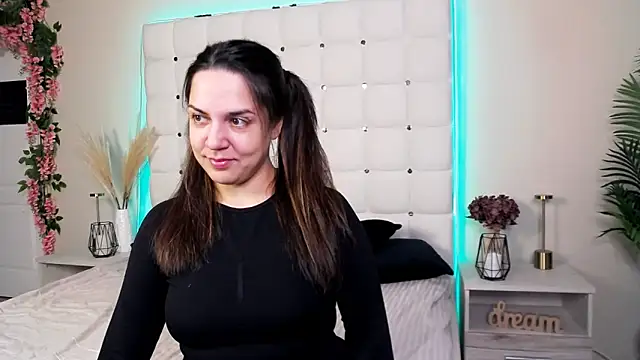 Snapshot of AlsouKass chatting on November 4, 2025, 7:34 am AlsouKass online show from November 4, 2025, 7:34 am