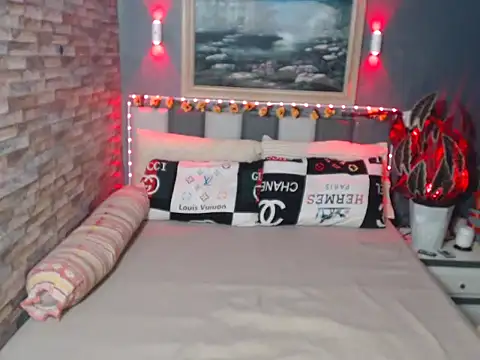 Snapshot of HotNathalie6900 chatting on November 21, 2025, 12:37 pm HotNathalie6900 online show from November 21, 2025, 12:37 pm