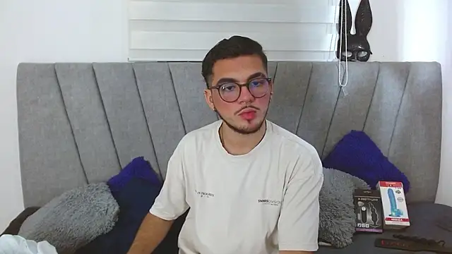 Zac Golden online show from November 11, 2025, 3:56 am