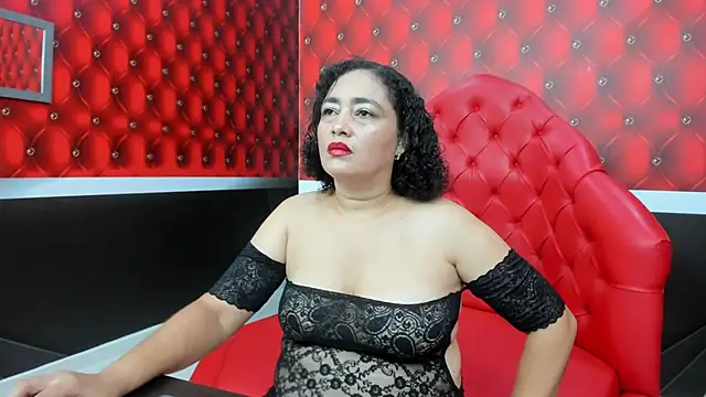 Snapshot of Bianca_Millf chatting on November 17, 2025, 4:05 am Bianca Millf online show from November 17, 2025, 4:05 am