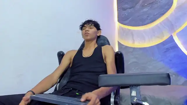 Snapshot of Sex_Boy_33_ chatting on November 10, 2025, 4:17 am Sex Boy 33 online show from November 10, 2025, 4:17 am