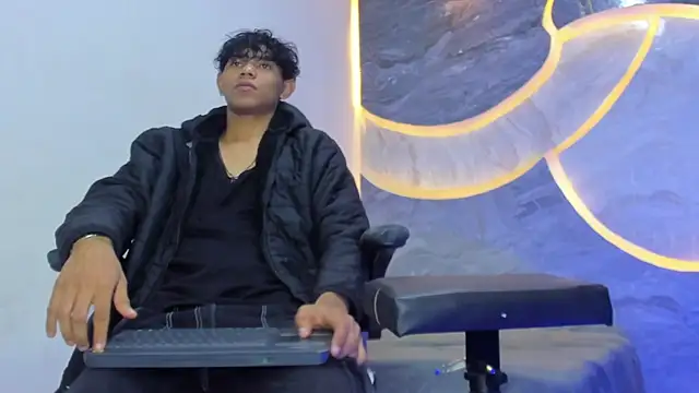 Snapshot of Sex_Boy_33_ chatting on November 14, 2025, 3:43 am Sex Boy 33 online show from November 14, 2025, 3:43 am