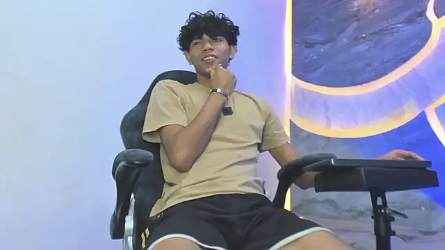 Snapshot of Sex_Boy_33_ chatting on November 21, 2025, 4:33 am Sex Boy 33 online show from November 21, 2025, 4:33 am