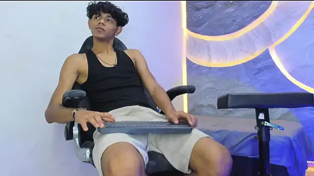 Snapshot of Sex_Boy_33_ chatting on November 17, 2025, 4:16 am Sex Boy 33 online show from November 17, 2025, 4:16 am