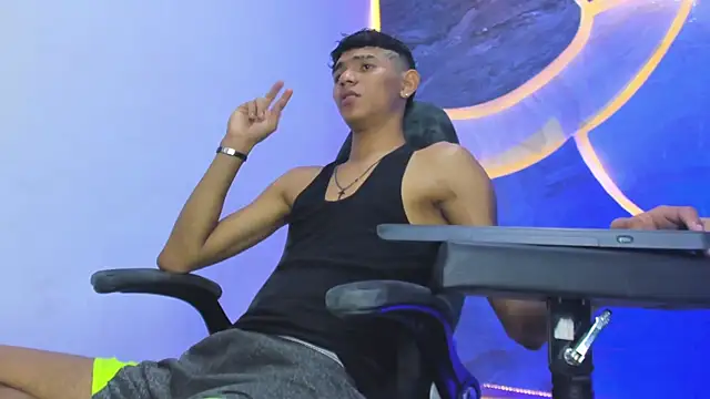 Snapshot of Sex_Boy_33_ chatting on November 25, 2025, 5:30 am Sex Boy 33 online show from November 25, 2025, 5:30 am