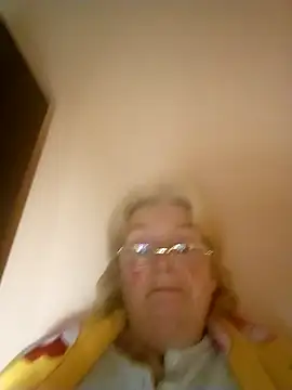 Snapshot of AmyLove353 chatting on February 6, 2026, 9:44 pm AmyLove353 online show from February 6, 2026, 9:44 pm