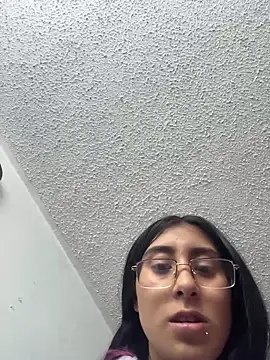 Snapshot of Violeet-Smith chatting on February 5, 2026, 4:25 pm Violeet-Smith online show from February 5, 2026, 4:25 pm