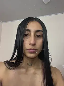 Violeet-Smith online show from October 31, 2025, 8:05 pm