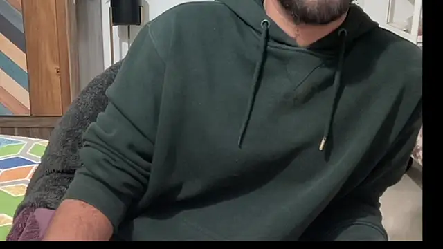 Snapshot of MakeMeAwareAah chatting on December 17, 2025, 12:43 pm MakeMeAwareAah online show from December 17, 2025, 12:43 pm