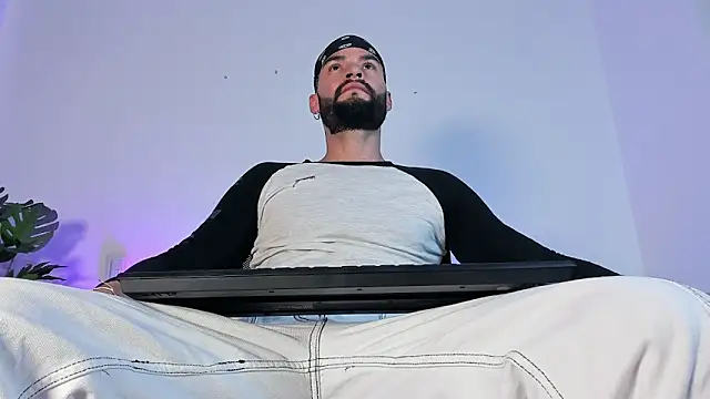 Snapshot of ODINVIDE-1 chatting on October 23, 2025, 5:33 pm ODINVIDE-1 online show from October 23, 2025, 5:33 pm