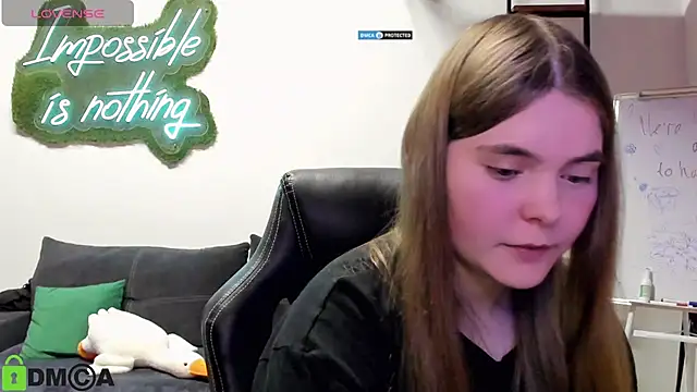 Snapshot of MiraaBloom chatting on October 20, 2025, 3:23 pm MiraaBloom online show from October 20, 2025, 3:23 pm