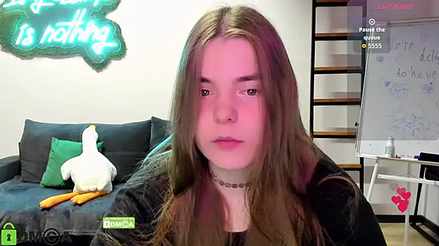 Snapshot of MiraaBloom chatting on November 11, 2025, 2:12 pm MiraaBloom online show from November 11, 2025, 2:12 pm