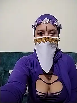 caroline peed online show from October 22, 2025, 12:04 pm