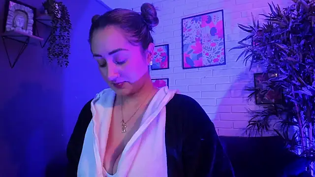 Sofia  Stk online show from November 17, 2025, 3:32 am