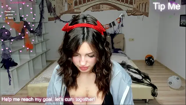 KittyShenson online show from October 31, 2025, 1:08 pm