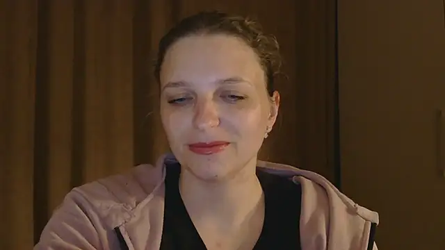 ElisSky301 online show from April 11, 2026, 8:23 pm