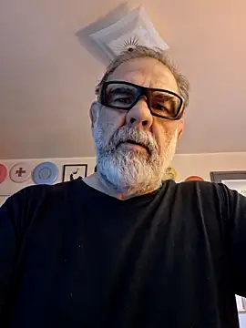 Snapshot of pena633 chatting on May 5, 2026, 12:24 am pena633 online show from May 5, 2026, 12:24 am
