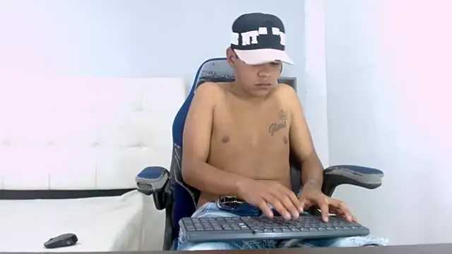 Snapshot of Yordi_Alpha chatting on October 24, 2025, 7:46 pm Yordi Alpha online show from October 24, 2025, 7:46 pm