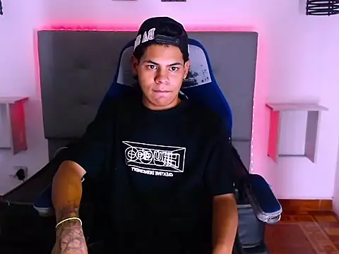 Snapshot of Yordi_Alpha chatting on December 15, 2025, 6:41 am Yordi Alpha online show from December 15, 2025, 6:41 am