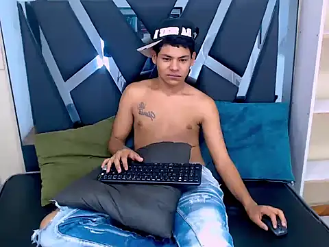 Snapshot of Yordi_Alpha chatting on October 25, 2025, 12:28 pm Yordi Alpha online show from October 25, 2025, 12:28 pm