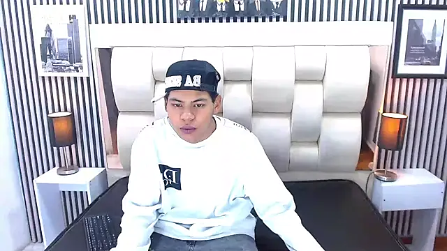 Snapshot of Yordi_Alpha chatting on November 6, 2025, 12:42 pm Yordi Alpha online show from November 6, 2025, 12:42 pm