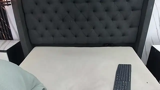 Snapshot of Yordi_Alpha chatting on November 3, 2025, 1:04 pm Yordi Alpha online show from November 3, 2025, 1:04 pm