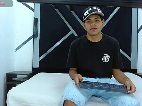 Snapshot of Yordi_Alpha chatting on November 5, 2025, 1:14 pm Yordi Alpha online show from November 5, 2025, 1:14 pm