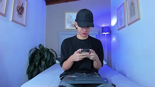 Snapshot of ApoloRicci chatting on October 27, 2025, 7:15 pm ApoloRicci online show from October 27, 2025, 7:15 pm