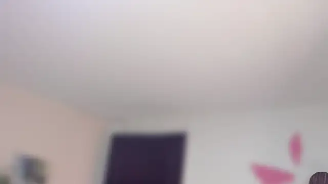 Snapshot of YariRose chatting on May 9, 2026, 2:42 pm YariRose online show from May 9, 2026, 2:42 pm