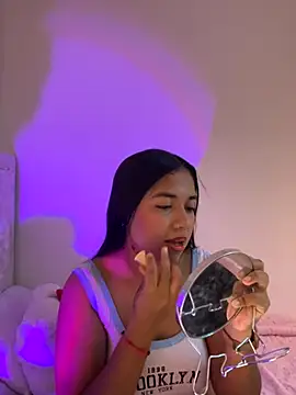 aly nicols online show from October 30, 2025, 10:39 pm