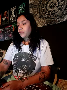 Snapshot of Isis_Bathory chatting on November 20, 2025, 2:07 pm Isis Bathory online show from November 20, 2025, 2:07 pm