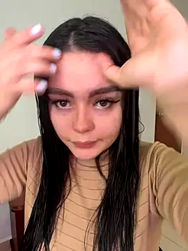 Selena Roa online show from November 15, 2025, 4:22 pm