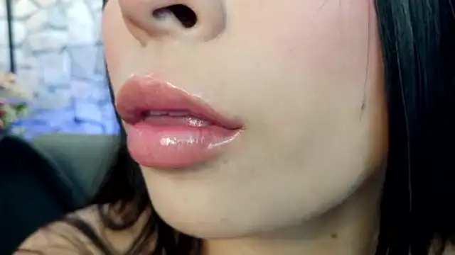 mia roux1 online show from December 4, 2025, 6:18 pm