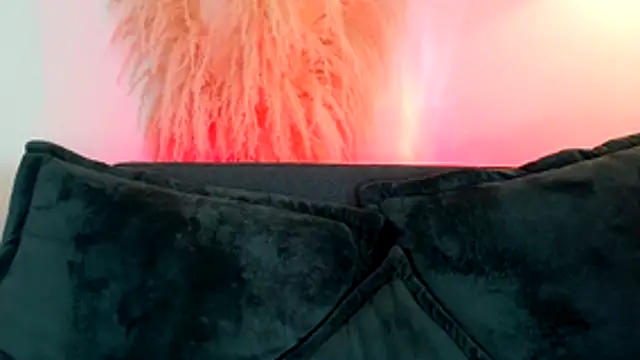 mia roux1 online show from April 16, 2026, 9:39 pm