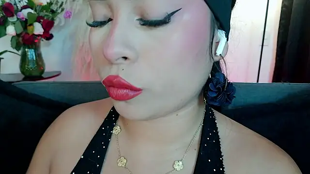 mia roux1 online show from March 4, 2026, 11:56 pm