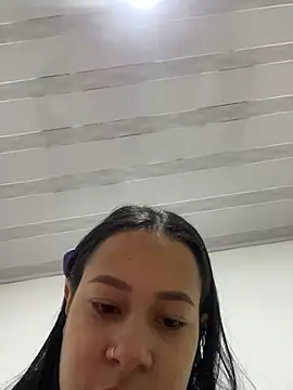 Snapshot of PaulaCruz01 chatting on October 28, 2025, 11:47 pm PaulaCruz01 online show from October 28, 2025, 11:47 pm