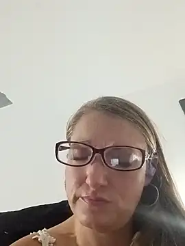 creamylittlecupcake online show from October 23, 2025, 10:03 am