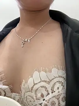 Hana yukii online show from November 28, 2025, 5:46 pm