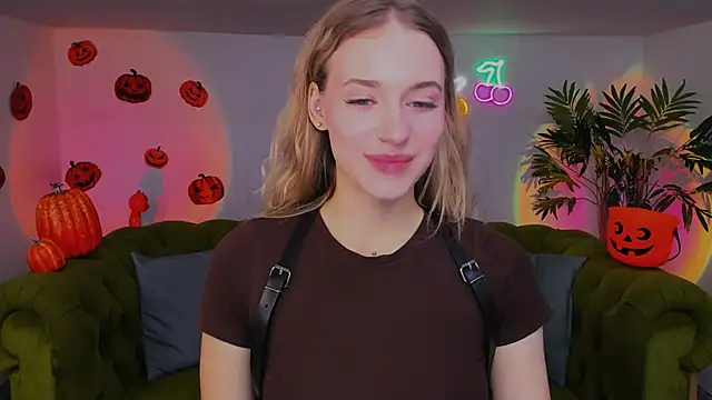 sassy cutie online show from October 30, 2025, 8:28 pm