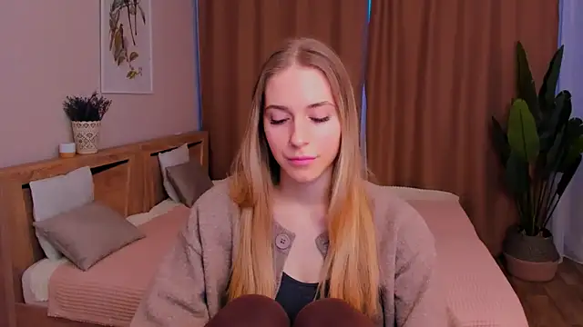 sassy cutie online show from February 19, 2026, 3:42 pm