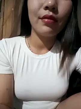 Snapshot of -Lanaa- chatting on November 6, 2025, 5:28 pm -Lanaa- online show from November 6, 2025, 5:28 pm