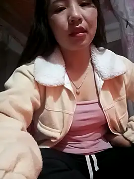 Snapshot of -Lanaa- chatting on December 5, 2025, 8:17 pm -Lanaa- online show from December 5, 2025, 8:17 pm