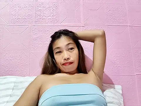 SeexySmile37 online show from August 4, 2026, 5:45 am