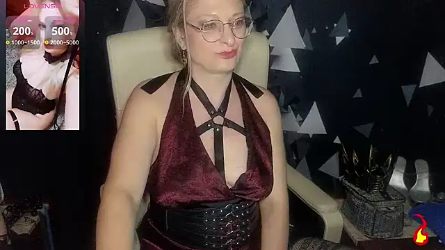 MonicaMis online show from November 8, 2025, 3:26 pm