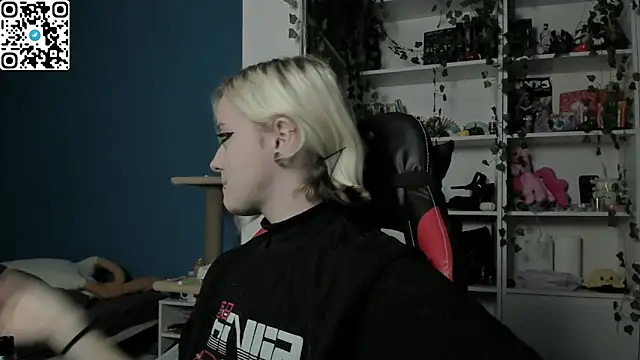 Holy Mistress S online show from November 26, 2025, 9:31 am