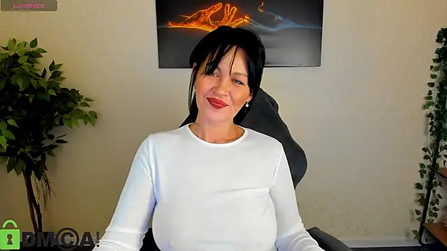 Sara Devills online show from April 19, 2026, 8:48 am