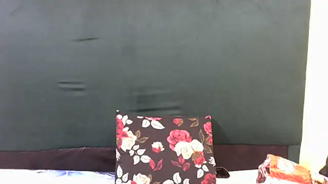 Snapshot of CherryZee chatting on November 28, 2025, 8:14 am CherryZee online show from November 28, 2025, 8:14 am