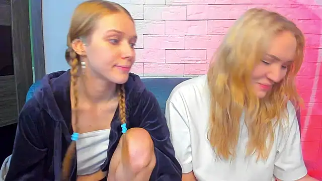 Snapshot of mari_martin chatting on December 16, 2025, 6:12 pm mari martin online show from December 16, 2025, 6:12 pm