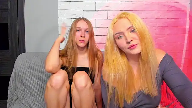 Snapshot of mari_martin chatting on December 17, 2025, 7:19 pm mari martin online show from December 17, 2025, 7:19 pm